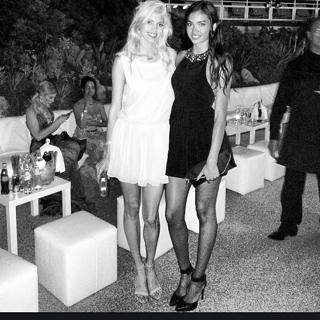 Devon Windsor feet photo thumbnail
