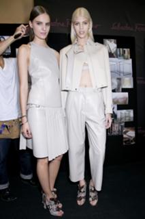 Devon Windsor feet photo thumbnail