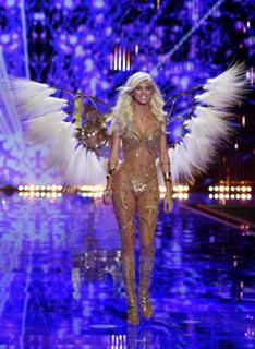 Devon Windsor feet photo thumbnail