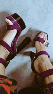 Devon Windsor feet photo thumbnail