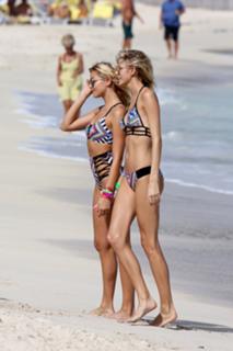 Devon Windsor feet photo thumbnail
