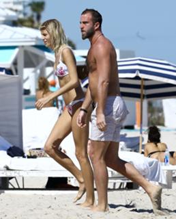 Devon Windsor feet photo thumbnail