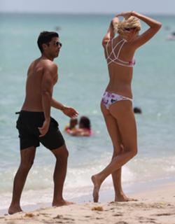 Devon Windsor feet photo thumbnail
