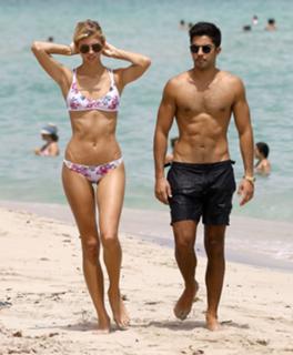Devon Windsor feet photo thumbnail