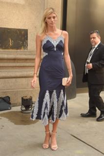 Devon Windsor feet photo thumbnail