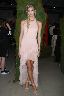 Devon Windsor feet photo thumbnail