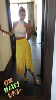 Devon Windsor feet photo thumbnail