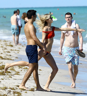 Devon Windsor feet photo thumbnail