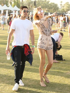 Devon Windsor feet photo thumbnail