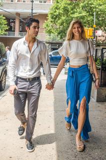 Devon Windsor feet photo thumbnail