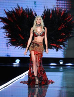 Devon Windsor feet photo thumbnail