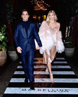 Devon Windsor feet photo thumbnail