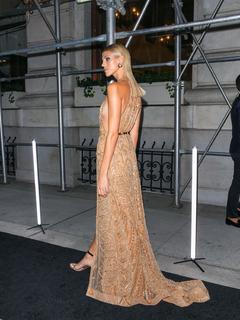 Devon Windsor feet photo thumbnail