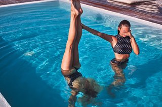 Devon Windsor feet photo thumbnail