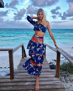 Devon Windsor feet photo thumbnail