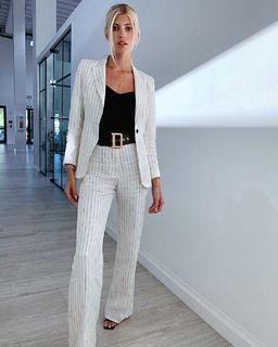 Devon Windsor feet photo thumbnail
