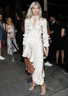 Devon Windsor feet photo thumbnail