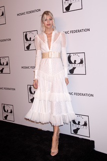 Devon Windsor feet photo thumbnail