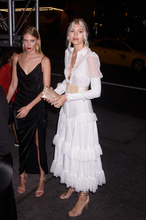 Devon Windsor feet photo thumbnail