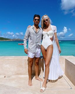 Devon Windsor feet photo thumbnail