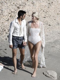 Devon Windsor feet photo thumbnail