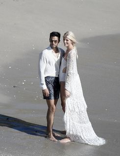 Devon Windsor feet photo thumbnail