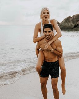 Devon Windsor feet photo thumbnail