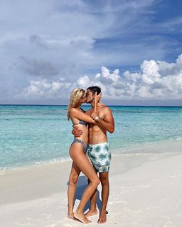Devon Windsor feet photo thumbnail