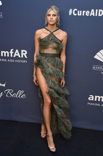 Devon Windsor feet photo thumbnail