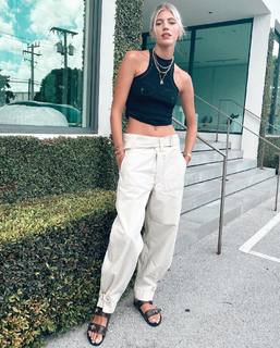 Devon Windsor feet photo thumbnail
