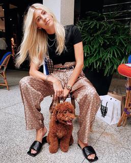 Devon Windsor feet photo thumbnail
