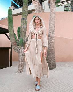 Devon Windsor feet photo thumbnail