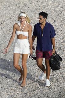 Devon Windsor feet photo thumbnail