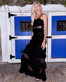 Devon Windsor feet photo thumbnail
