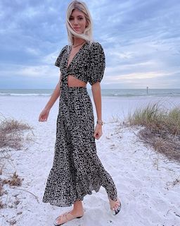 Devon Windsor feet photo thumbnail