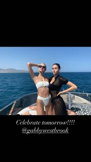 Devon Windsor feet photo thumbnail