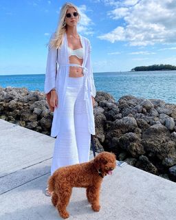 Devon Windsor feet photo thumbnail