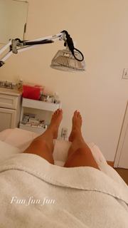 Devon Windsor feet photo thumbnail