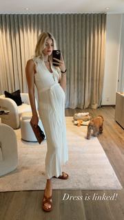 Devon Windsor feet photo thumbnail