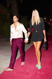 Devon Windsor feet photo thumbnail