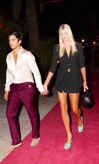 Devon Windsor feet photo thumbnail