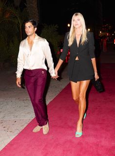 Devon Windsor feet photo thumbnail