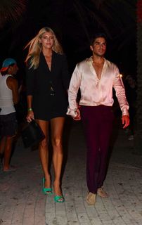 Devon Windsor feet photo thumbnail
