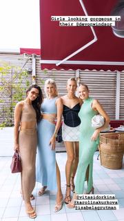 Devon Windsor feet photo thumbnail