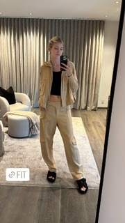 Devon Windsor feet photo thumbnail