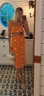Devon Windsor feet photo thumbnail