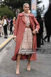 Devon Windsor feet photo thumbnail