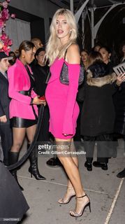 Devon Windsor feet photo thumbnail