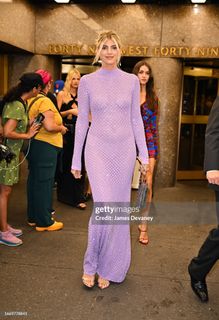 Devon Windsor feet photo thumbnail