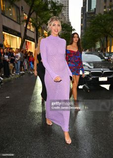 Devon Windsor feet photo thumbnail